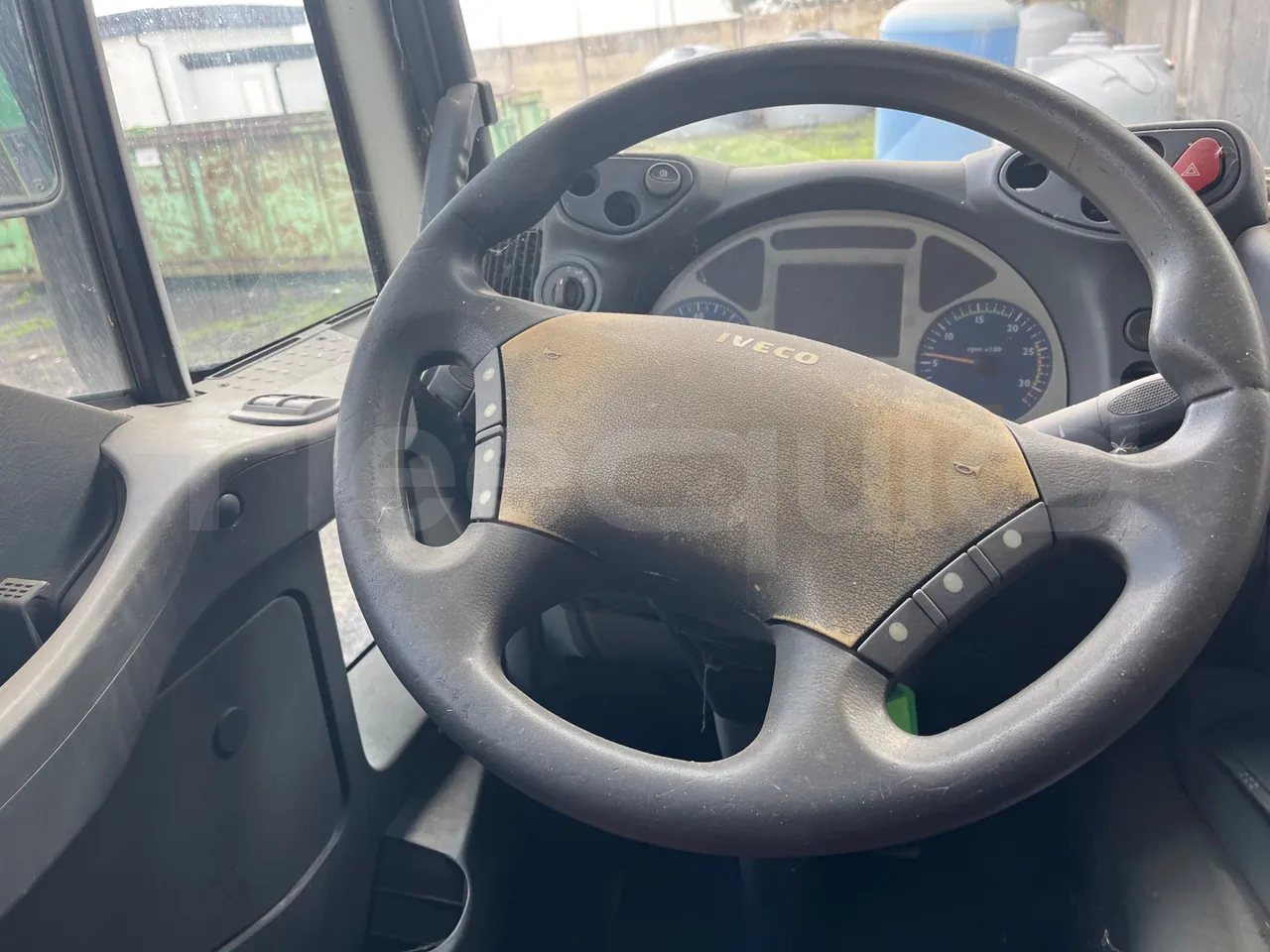 Iveco Magirus A260S/80 COMES - Euro3 - 218kW - 9.310mt - steering wheel photo