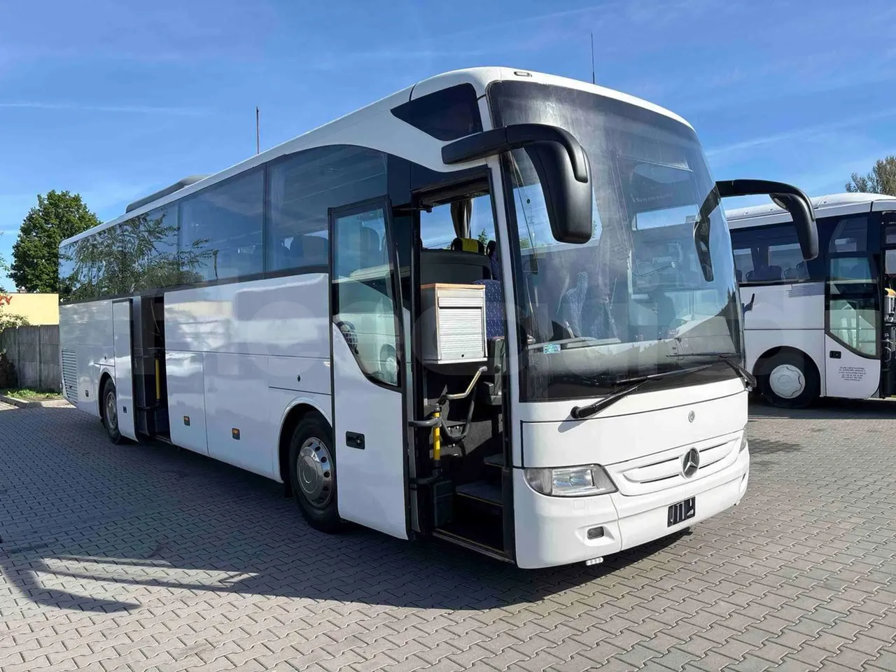 Mercedes-Benz Tourismo RHD - Euro5 - 300kW -  12.140mt - 3/4 right front doors open
