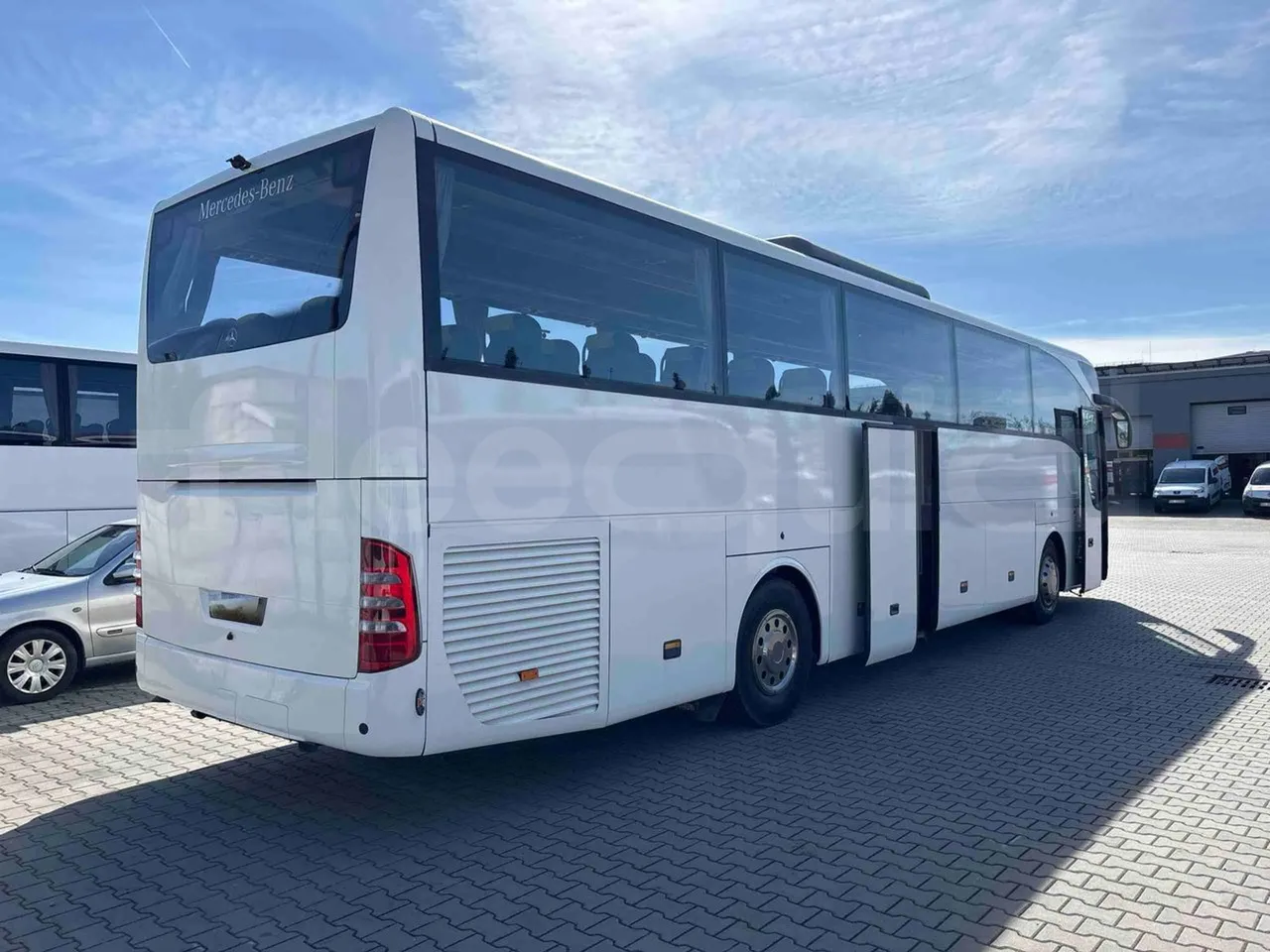 Mercedes-Benz Tourismo RHD - Euro5 - 300kW -  12.140mt - 3/4 right rear doors open
