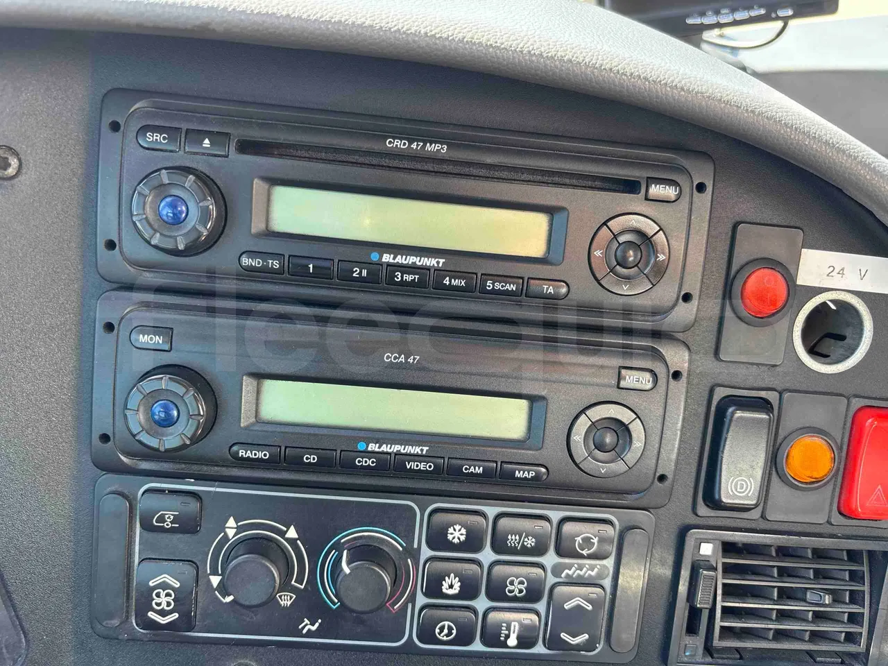Mercedes-Benz Tourismo RHD - Euro5 - 300kW -  12.140mt - radio accessories photo