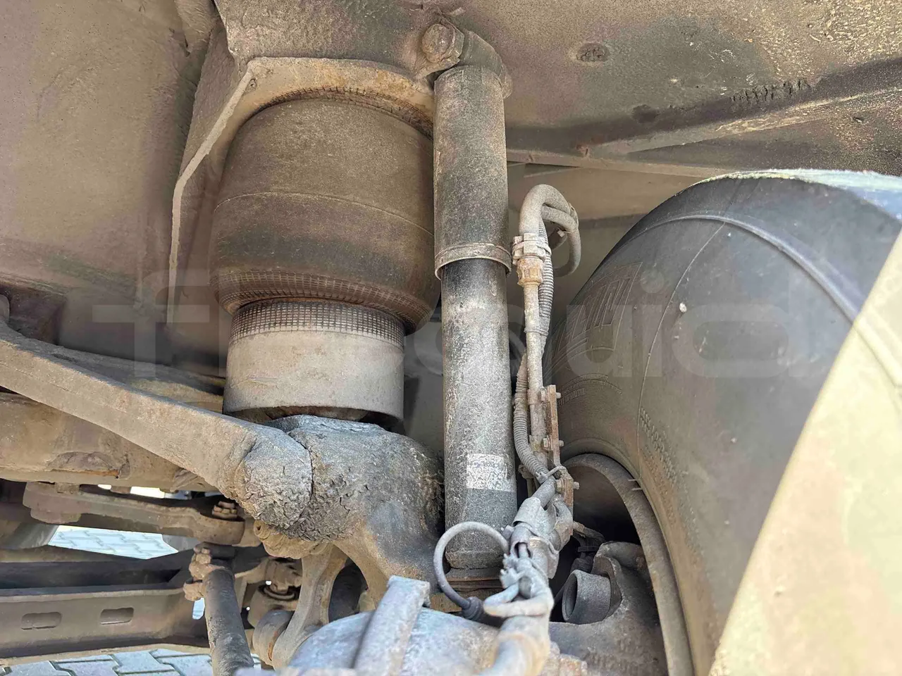Mercedes-Benz Tourismo RHD - Euro5 - 300kW -  12.140mt - front shock absorbers left