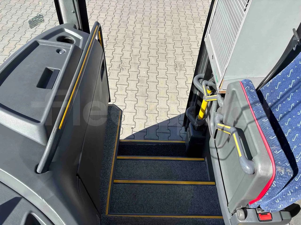 Mercedes-Benz Tourismo RHD - Euro5 - 300kW -  12.140mt - handrails photo