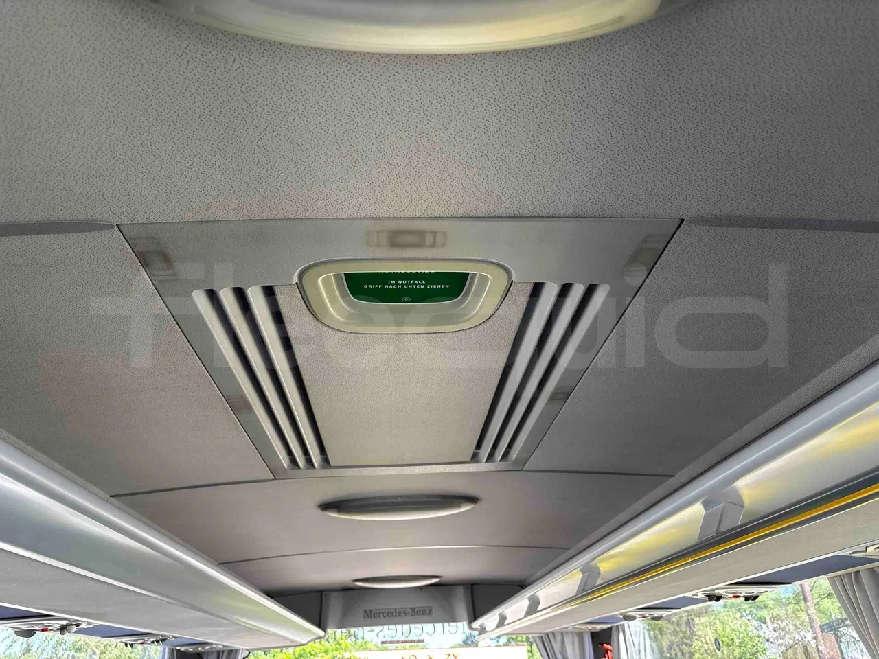 Mercedes-Benz Tourismo RHD - Euro5 - 300kW -  12.140mt - roof hatch 2