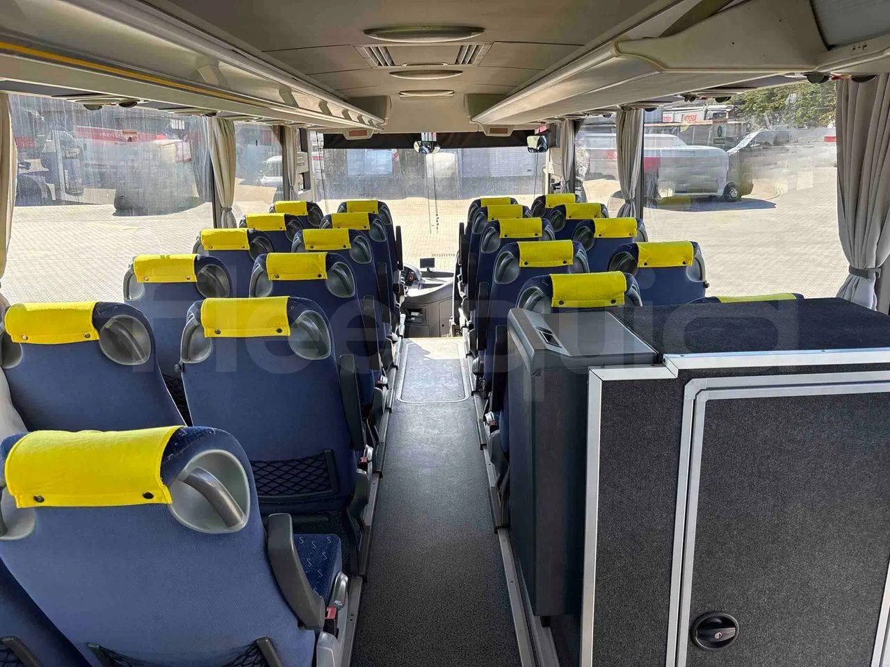 Mercedes-Benz Tourismo RHD - Euro5 - 300kW -  12.140mt - forward view middle aisle