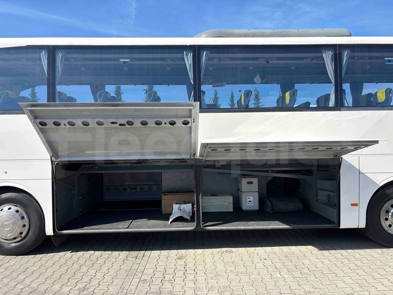Mercedes-Benz Tourismo RHD - Euro5 - 300kW -  12.140mt - luggage rack photo