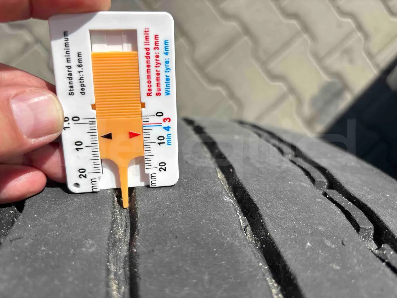 Mercedes-Benz Tourismo RHD - Euro5 - 300kW -  12.140mt - tread condition front tires left