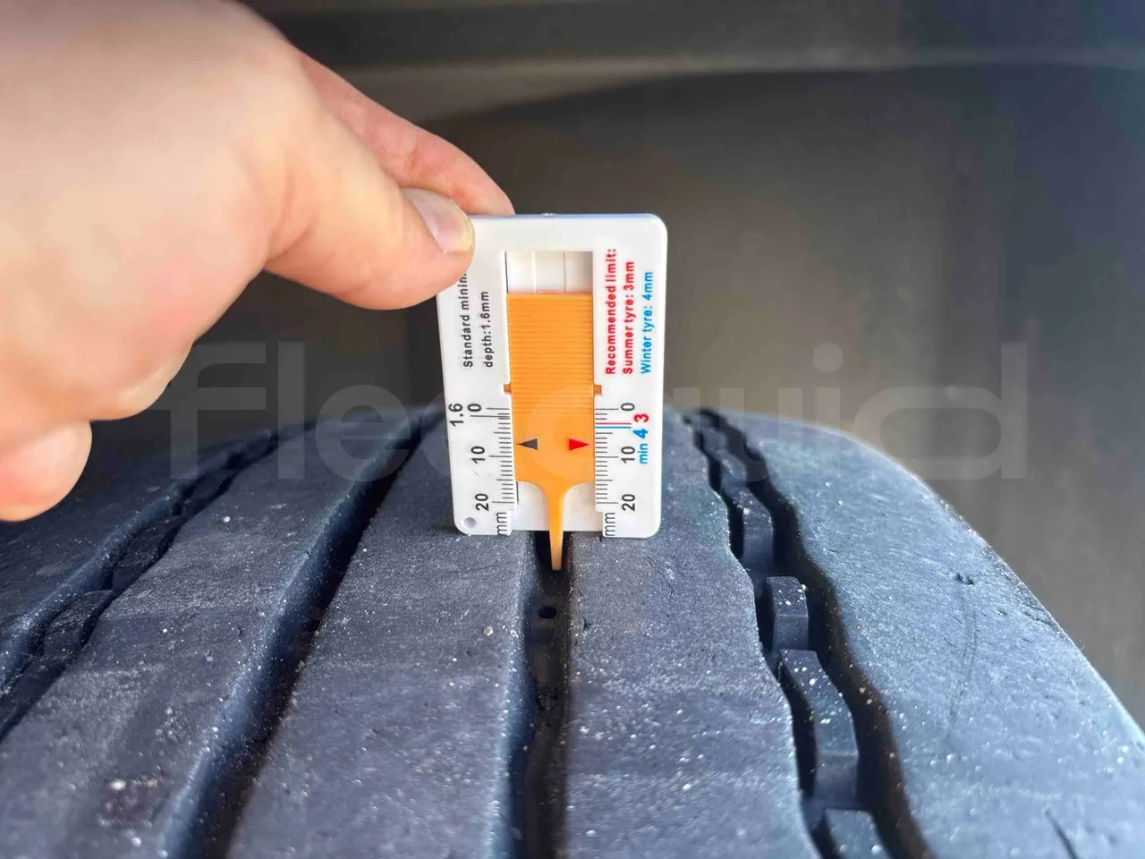 Mercedes-Benz Tourismo RHD - Euro5 - 300kW -  12.140mt - tread condition front tires right