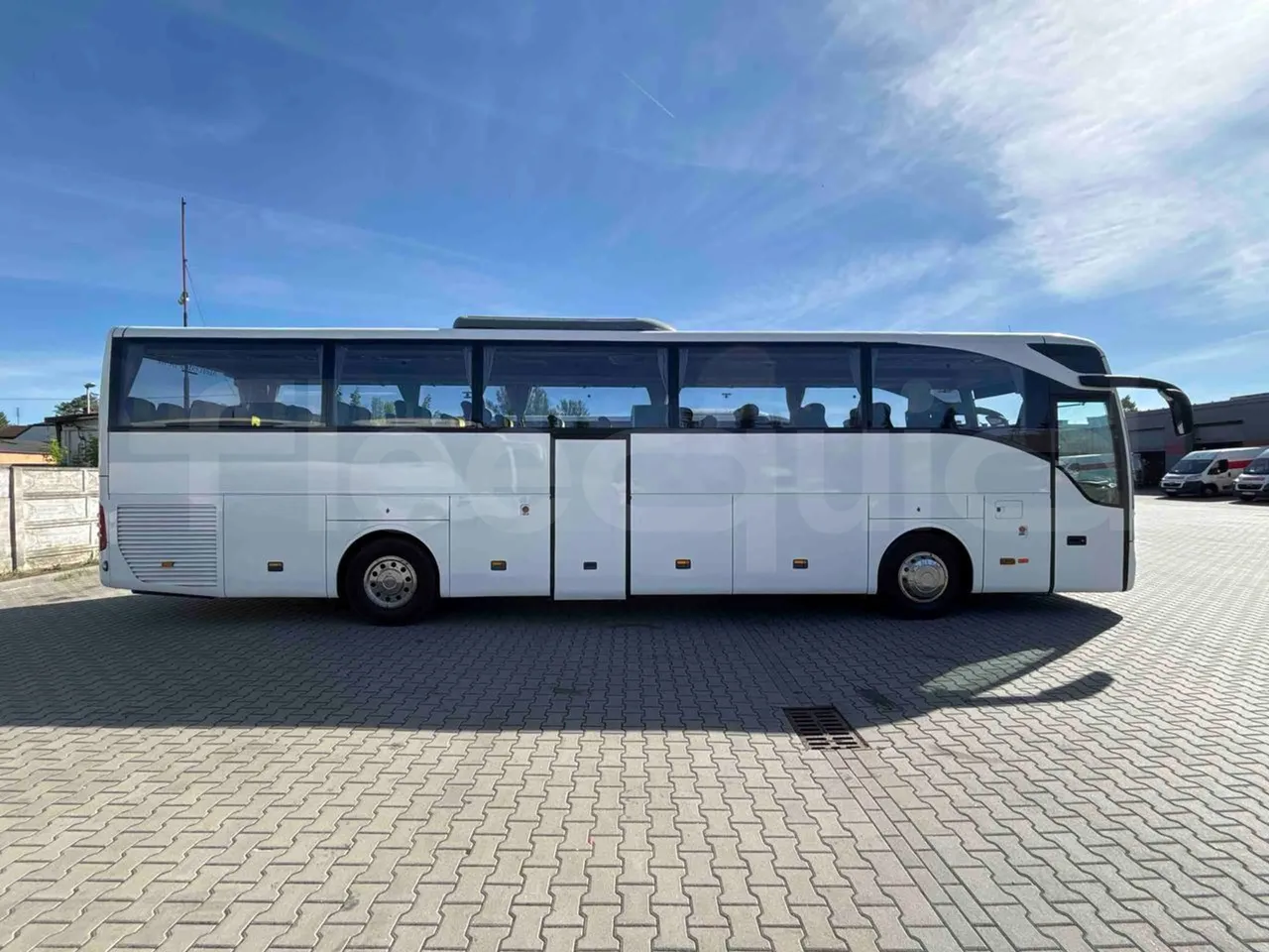 Mercedes-Benz Tourismo RHD - Euro5 - 300kW -  12.140mt - right side doors closed
