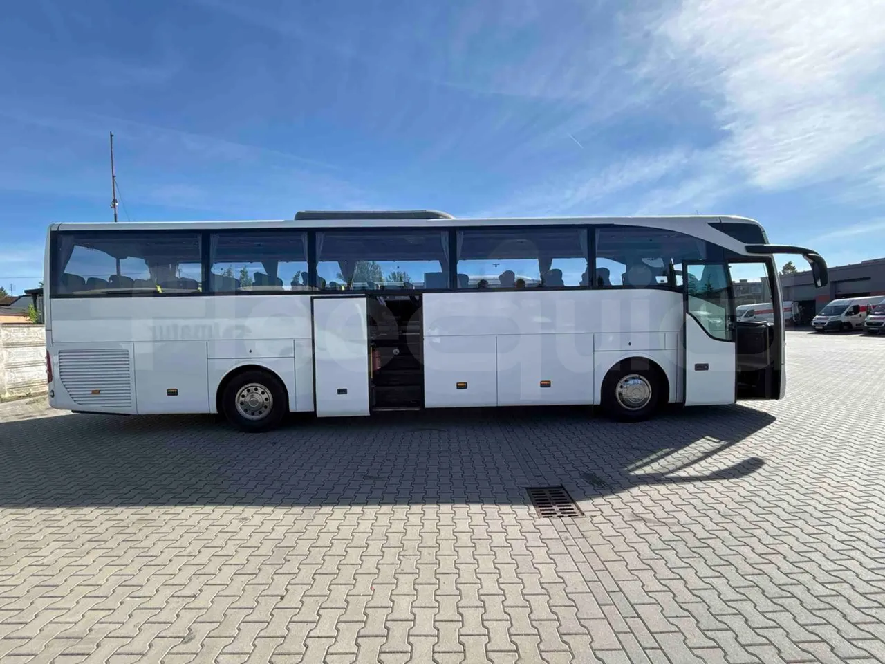 Mercedes-Benz Tourismo RHD - Euro5 - 300kW -  12.140mt - right side doors open