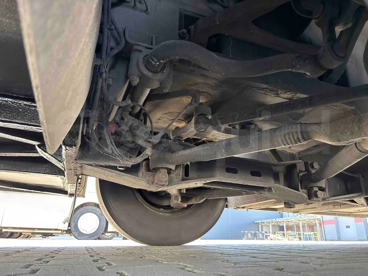 Mercedes-Benz Tourismo RHD - Euro5 - 300kW -  12.140mt - front axle right side