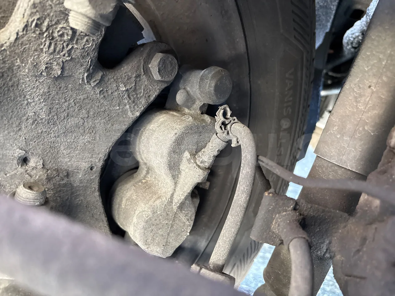 Iveco A50C17 CA1S- EURO 6 - 125 Kw - 7.8m - front brake calipers right