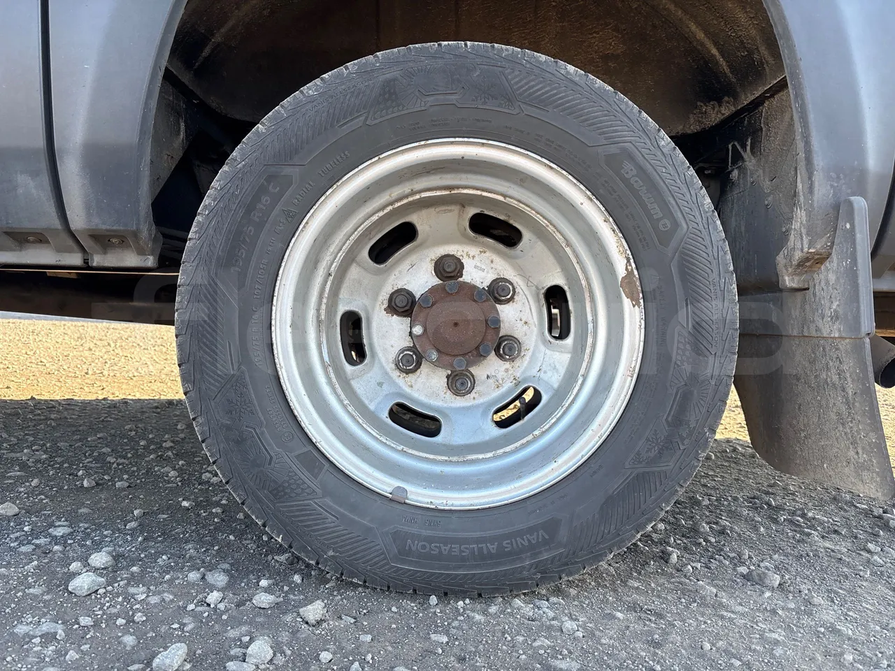 Iveco A50C17 CA1S- EURO 6 - 125 Kw - 7.8m - rear left tire photo