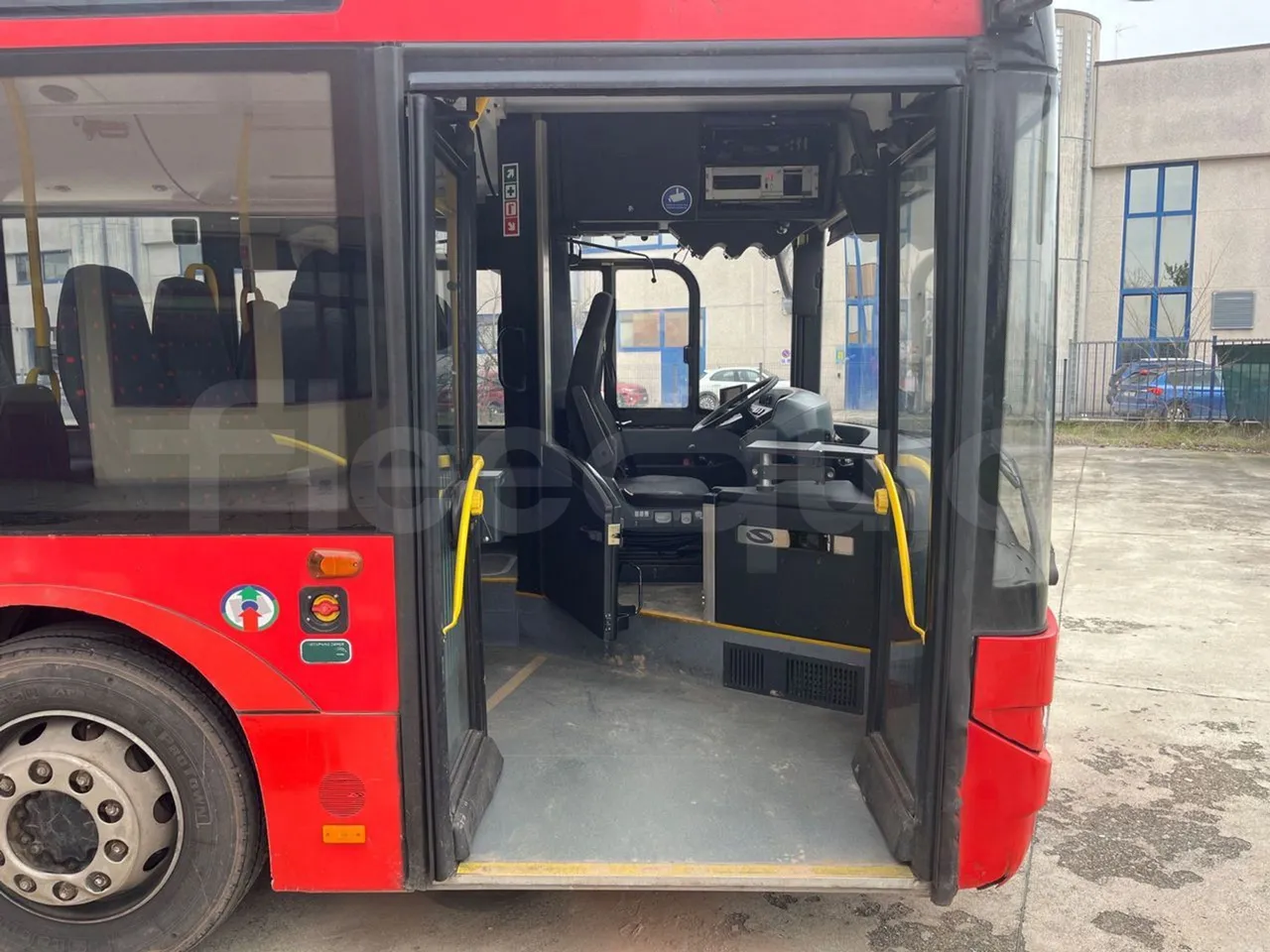 Solaris Urbino 12 - Euro6 - 240kW - 12mt - front door 1 open