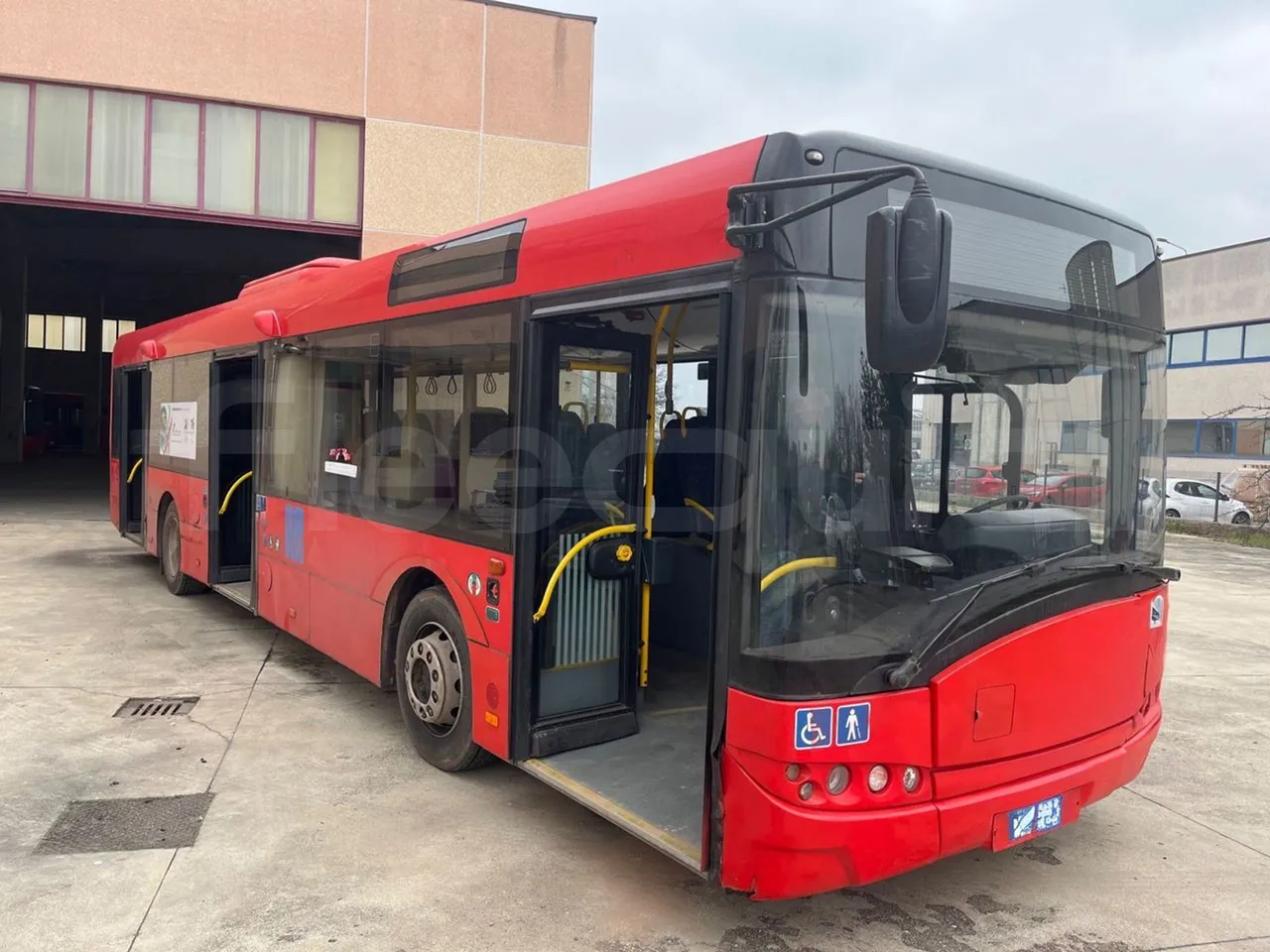 Solaris Urbino 12 - Euro6 - 240kW - 12mt - 3/4 right front doors open