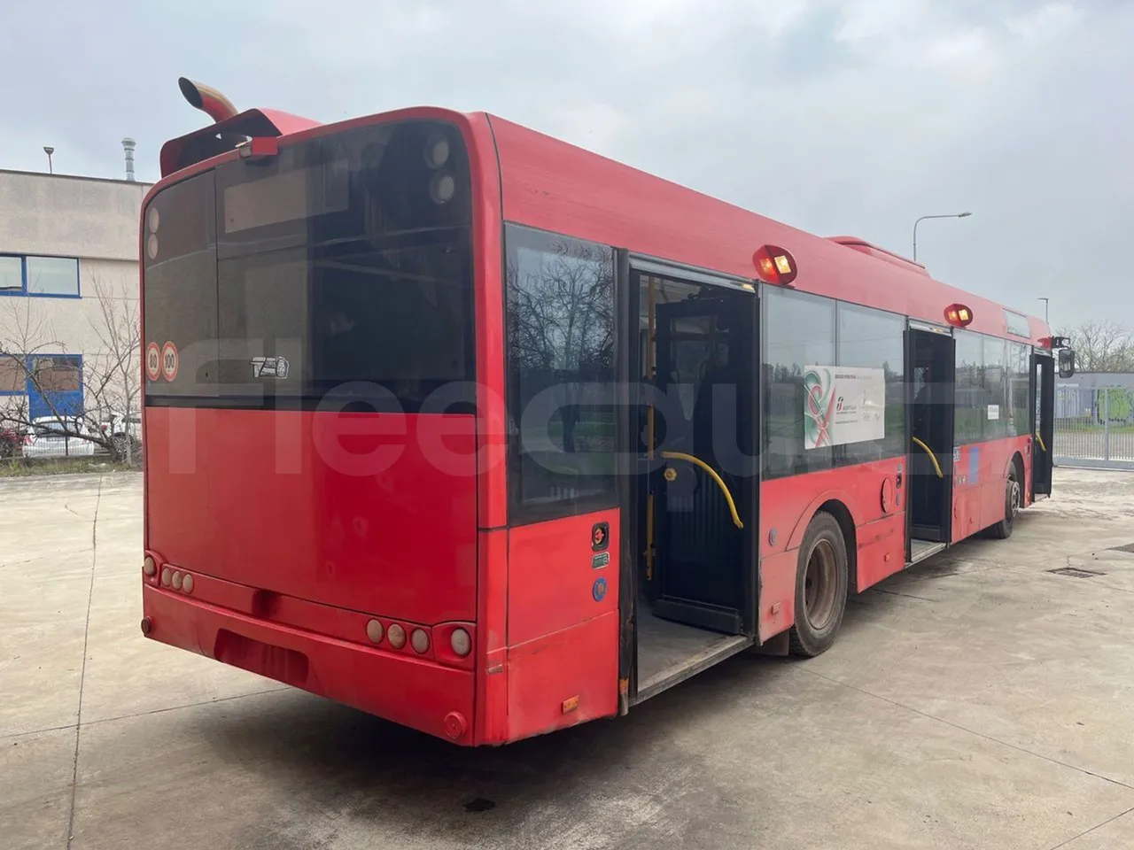 Solaris Urbino 12 - Euro6 - 240kW - 12mt - 3/4 right rear doors open