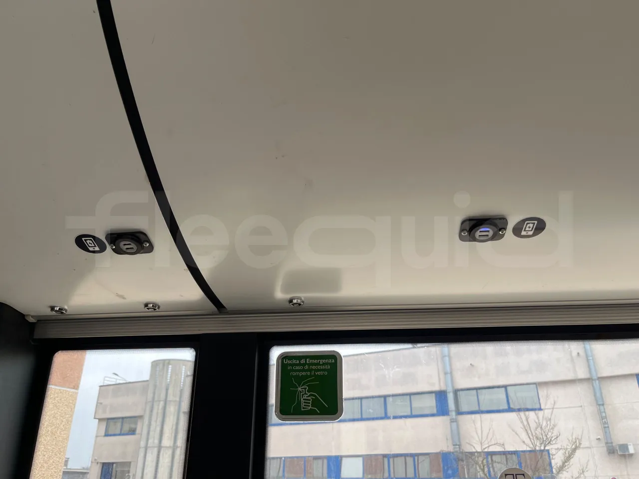 Solaris Urbino 12 - Euro6 - 240kW - 12mt - usb charging detail