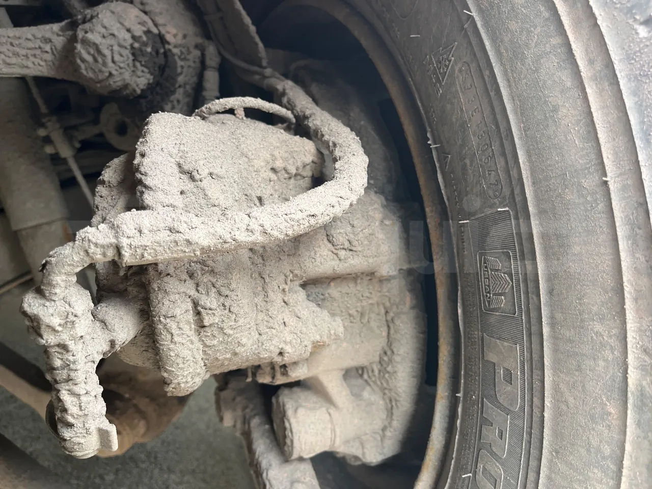 Solaris Urbino 12 - Euro6 - 240kW - 12mt - front brake calipers left