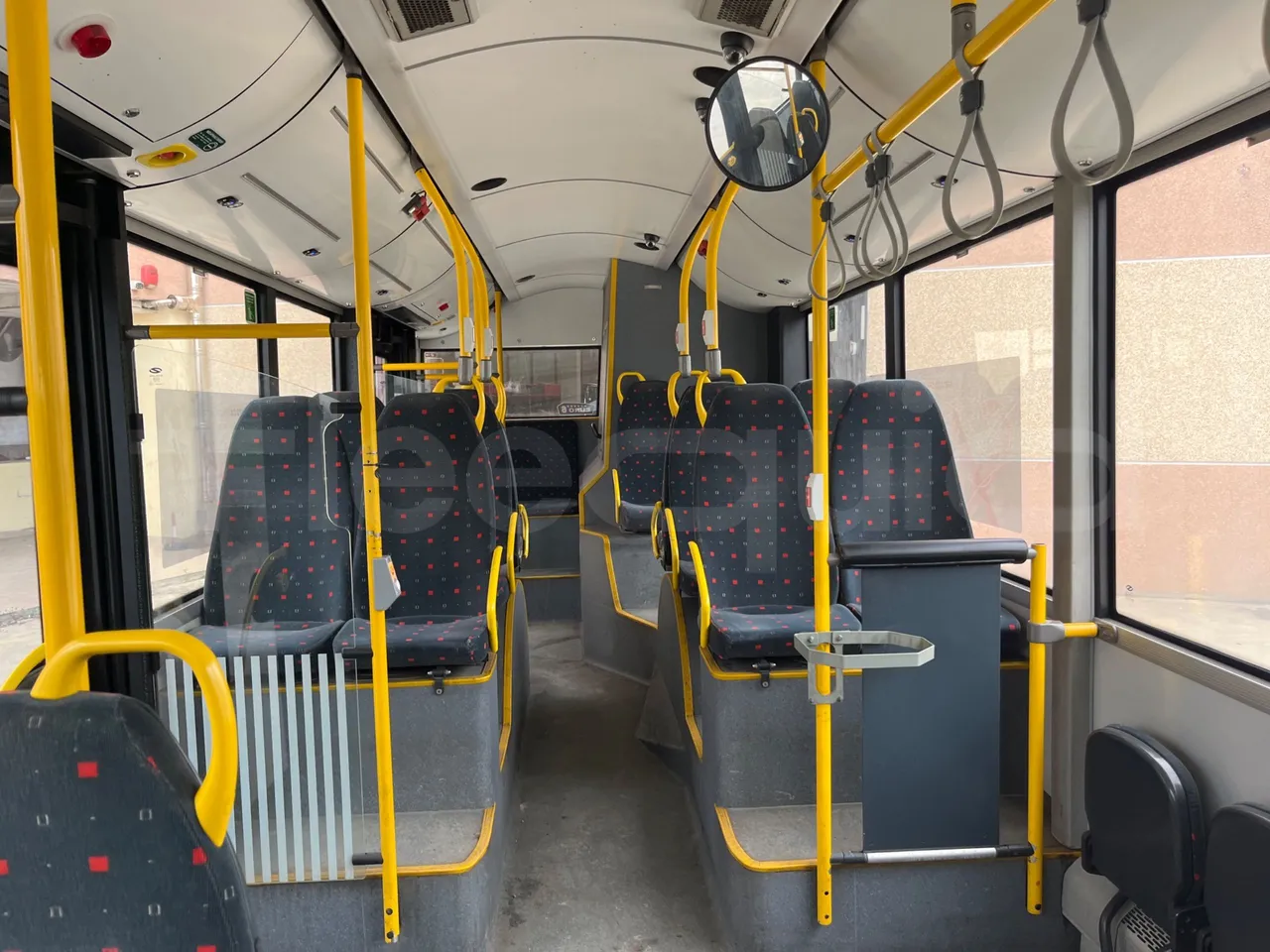 Solaris Urbino 12 - Euro6 - 240kW - 12mt - reverse view middle aisle