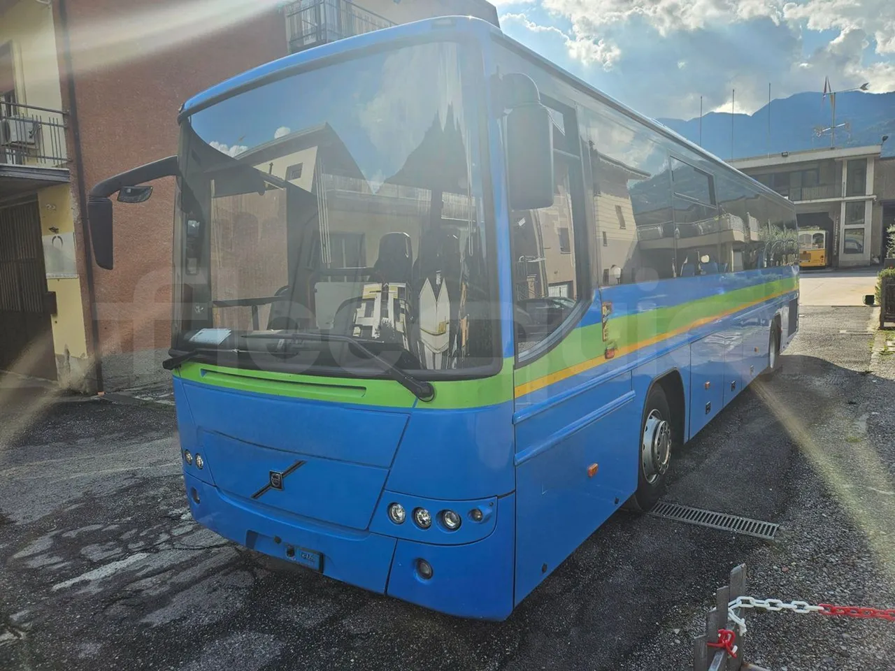 Volvo 8700B12B 12.340/ Euro 4 - 250 Kw - 12,200 Mt - 3/4 front left (mandatory for bus to scrap)