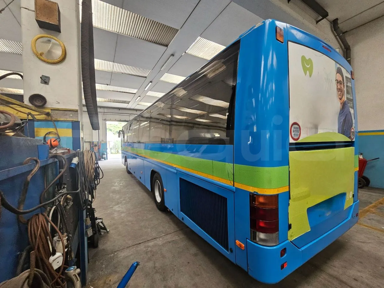 Volvo 8700B12B 12.340/ Euro 4 - 250 Kw - 12,200 Mt - 3/4 left rear side