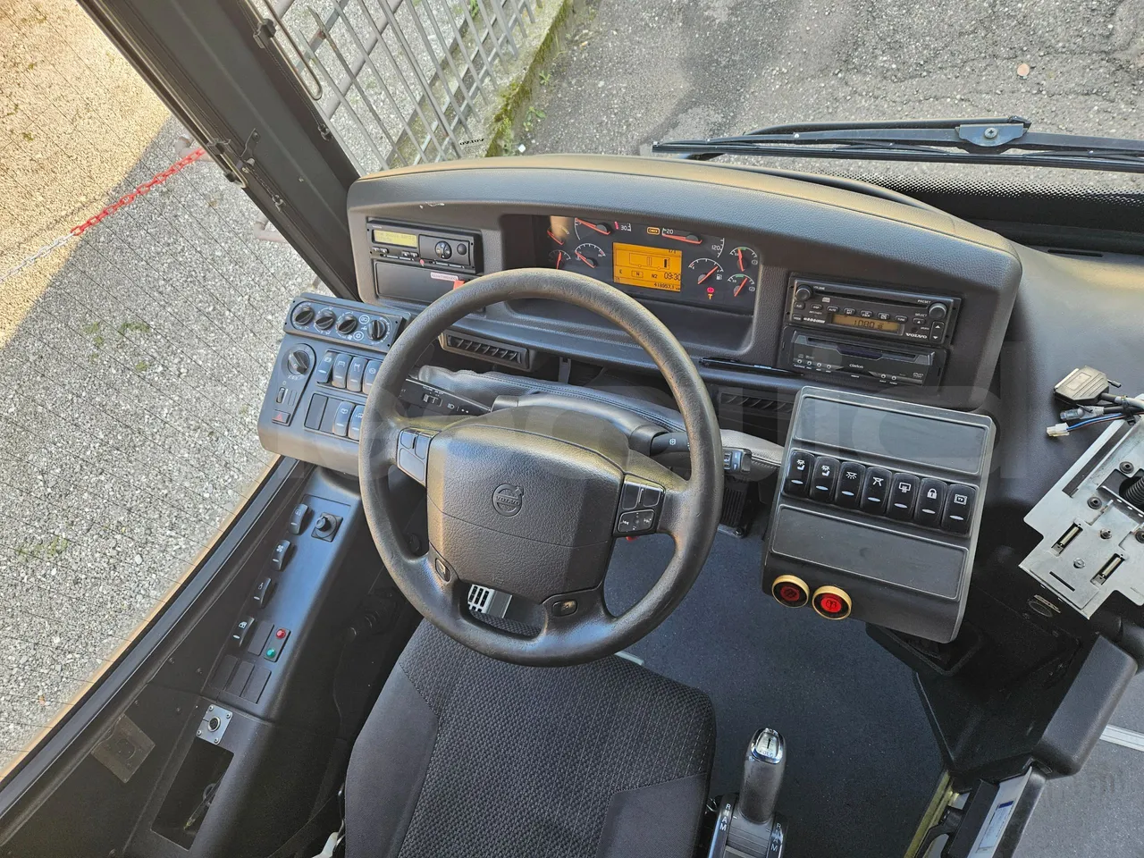 Volvo 8700B12B 12.340/ Euro 4 - 250 Kw - 12,200 Mt - radio accessories photo