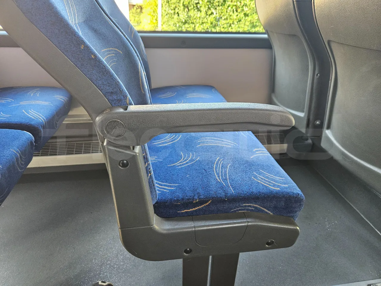 Volvo 8700B12B 12.340/ Euro 4 - 250 Kw - 12,200 Mt - armrest detail photo