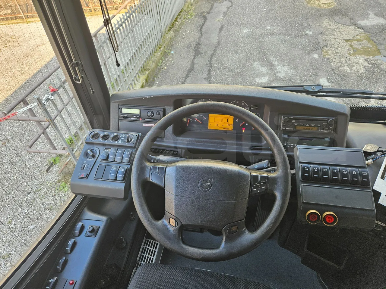 Volvo 8700B12B 12.340/ Euro 4 - 250 Kw - 12,200 Mt - buttons panels on (mandatory for bus to scrap)