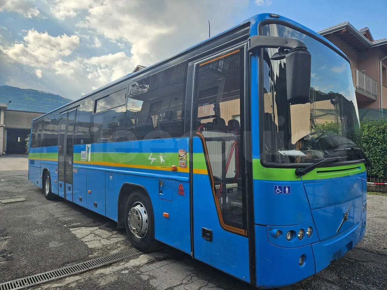 Volvo 8700B12B 12.340/ Euro 4 - 250 Kw - 12,200 Mt - Base cover photo