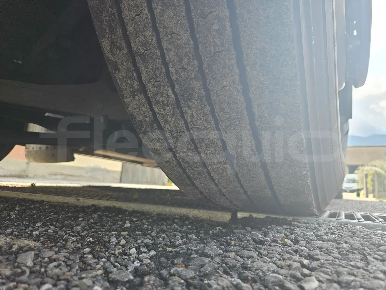 Volvo 8700B12B 12.340/ Euro 4 - 250 Kw - 12,200 Mt - tread condition front tires left