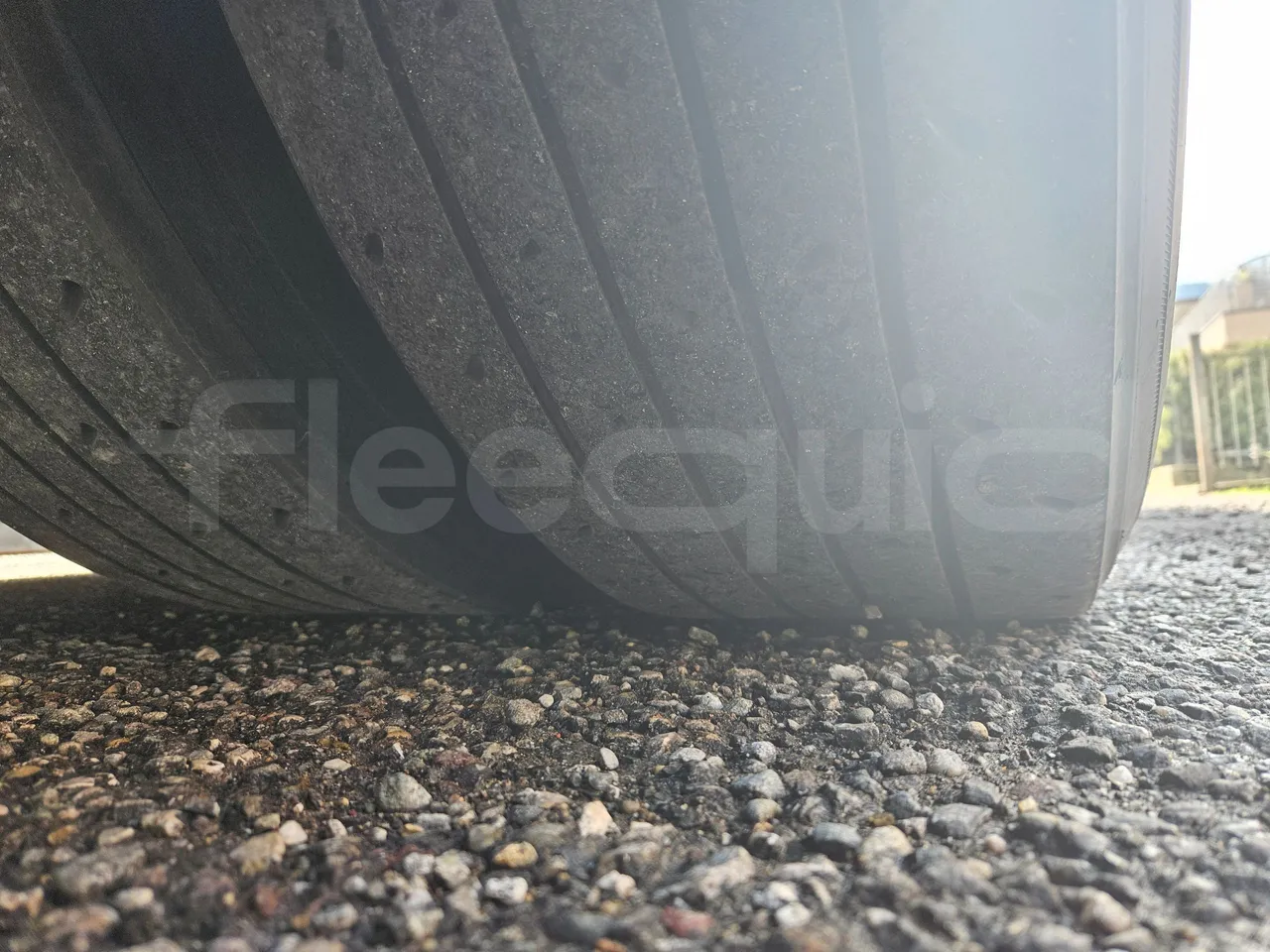 Volvo 8700B12B 12.340/ Euro 4 - 250 Kw - 12,200 Mt - tread condition front tires right