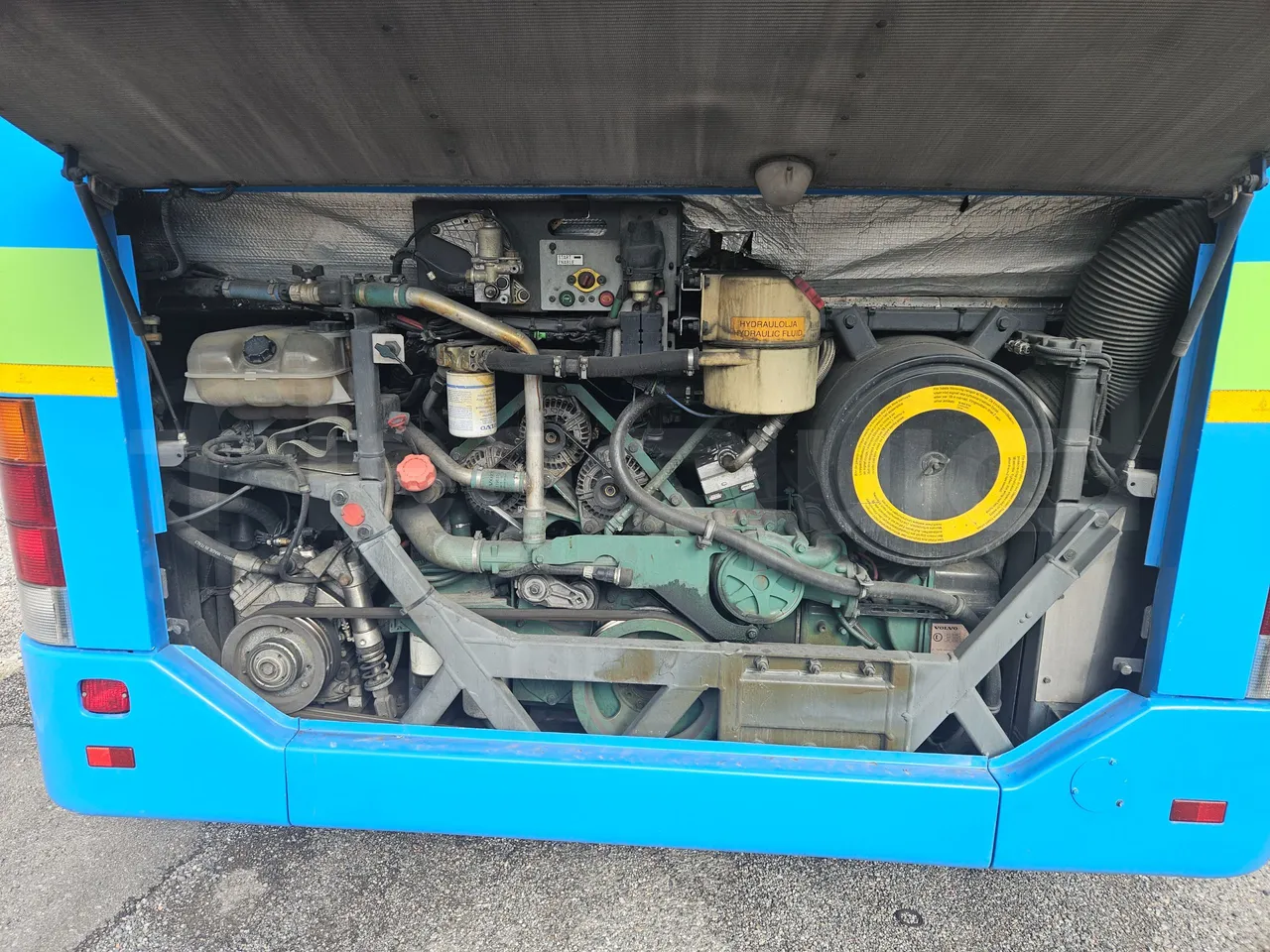 Volvo 8700B12B 12.340/ Euro 4 - 250 Kw - 12,200 Mt - rear hatch open (mandatory for bus to scrap)