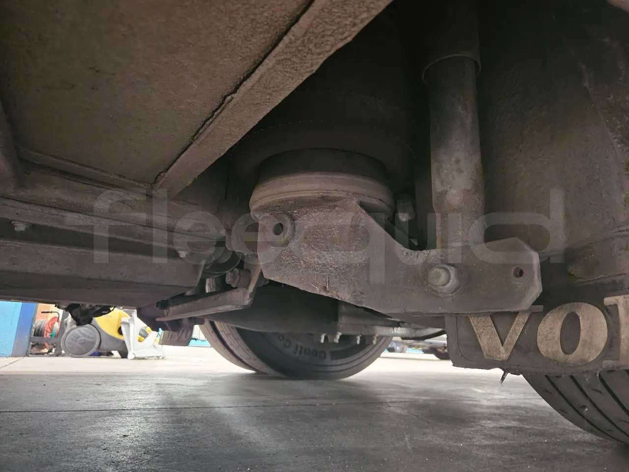 Volvo 8700B12B 12.340/ Euro 4 - 250 Kw - 12,200 Mt - axle 2 shock absorbers 1 left