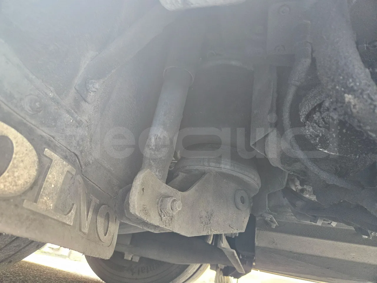 Volvo 8700B12B 12.340/ Euro 4 - 250 Kw - 12,200 Mt - axle 2 shock absorbers 2 left