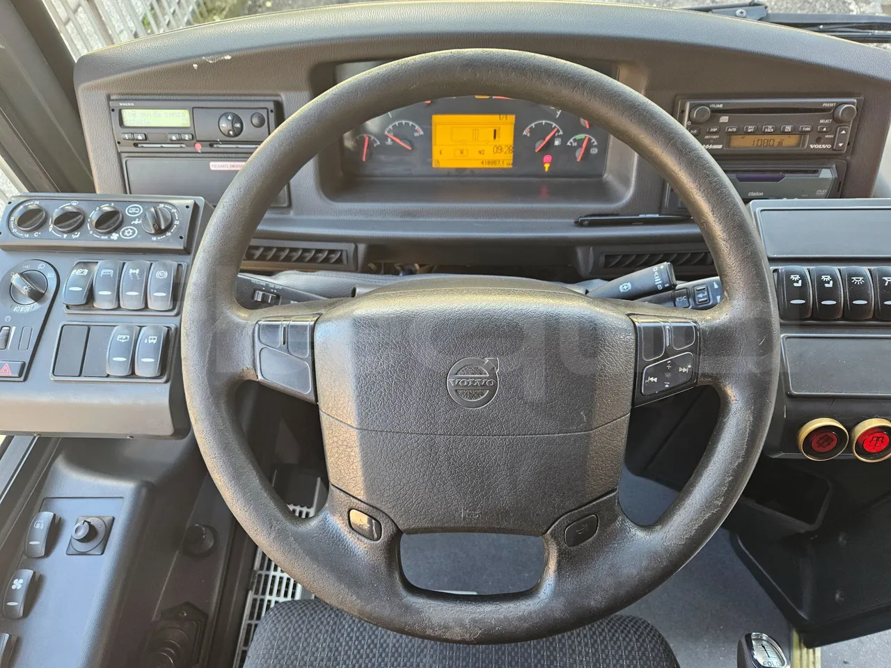 Volvo 8700B12B 12.340/ Euro 4 - 250 Kw - 12,200 Mt - steering wheel photo