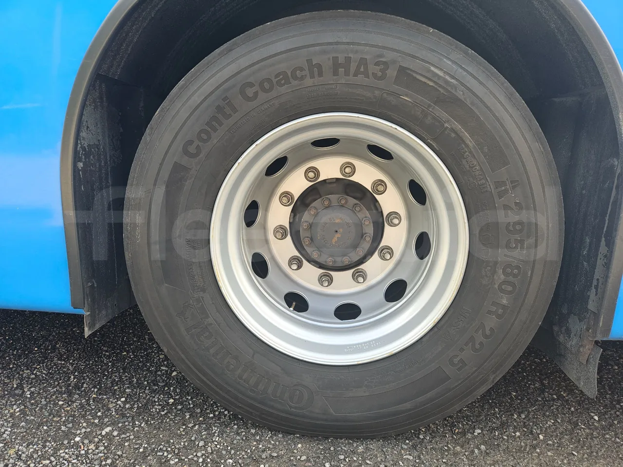 Volvo 8700B12B 12.340/ Euro 4 - 250 Kw - 12,200 Mt - rear left tire photo
