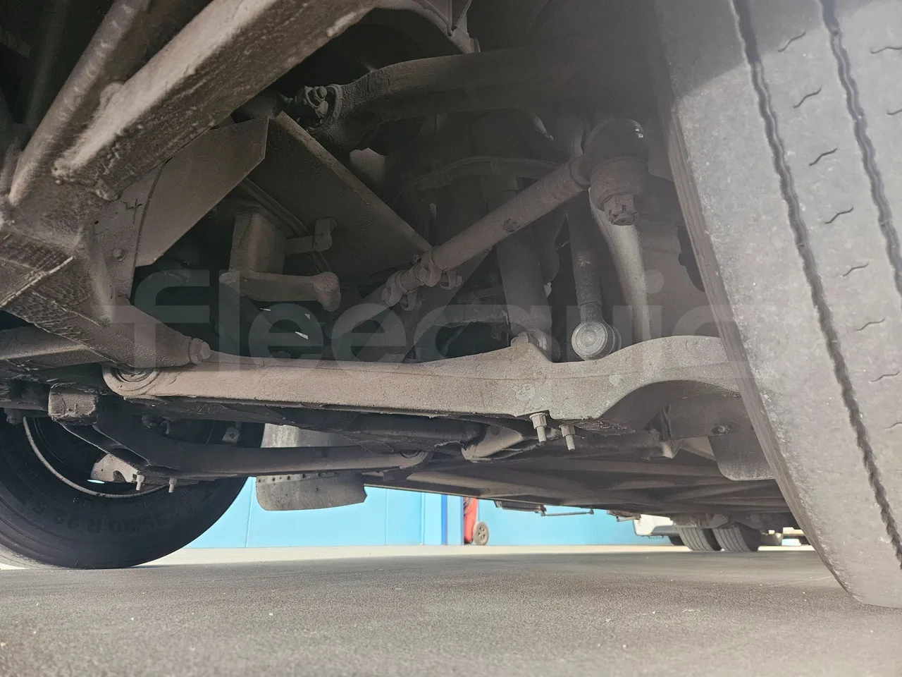 Volvo 8700B12B 12.340/ Euro 4 - 250 Kw - 12,200 Mt - front axle left side