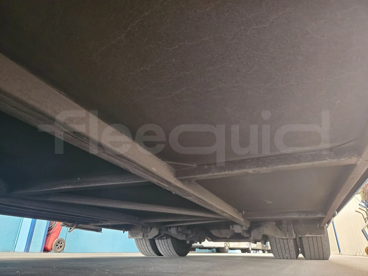 Volvo 8700B12B 12.340/ Euro 4 - 250 Kw - 12,200 Mt - central undercarriage photo