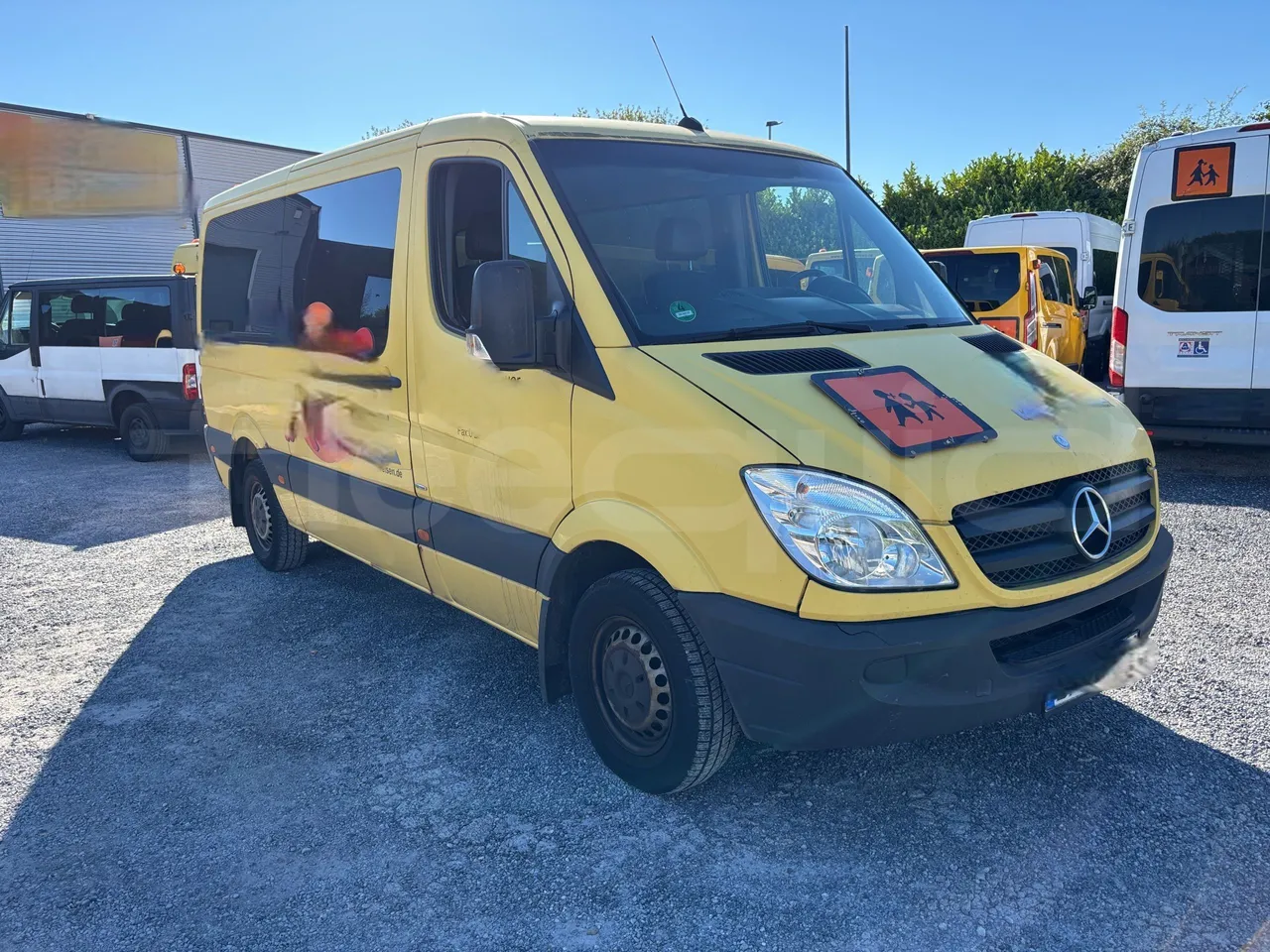 Mercedes-Benz Sprinter - 3/4 Front Left Side