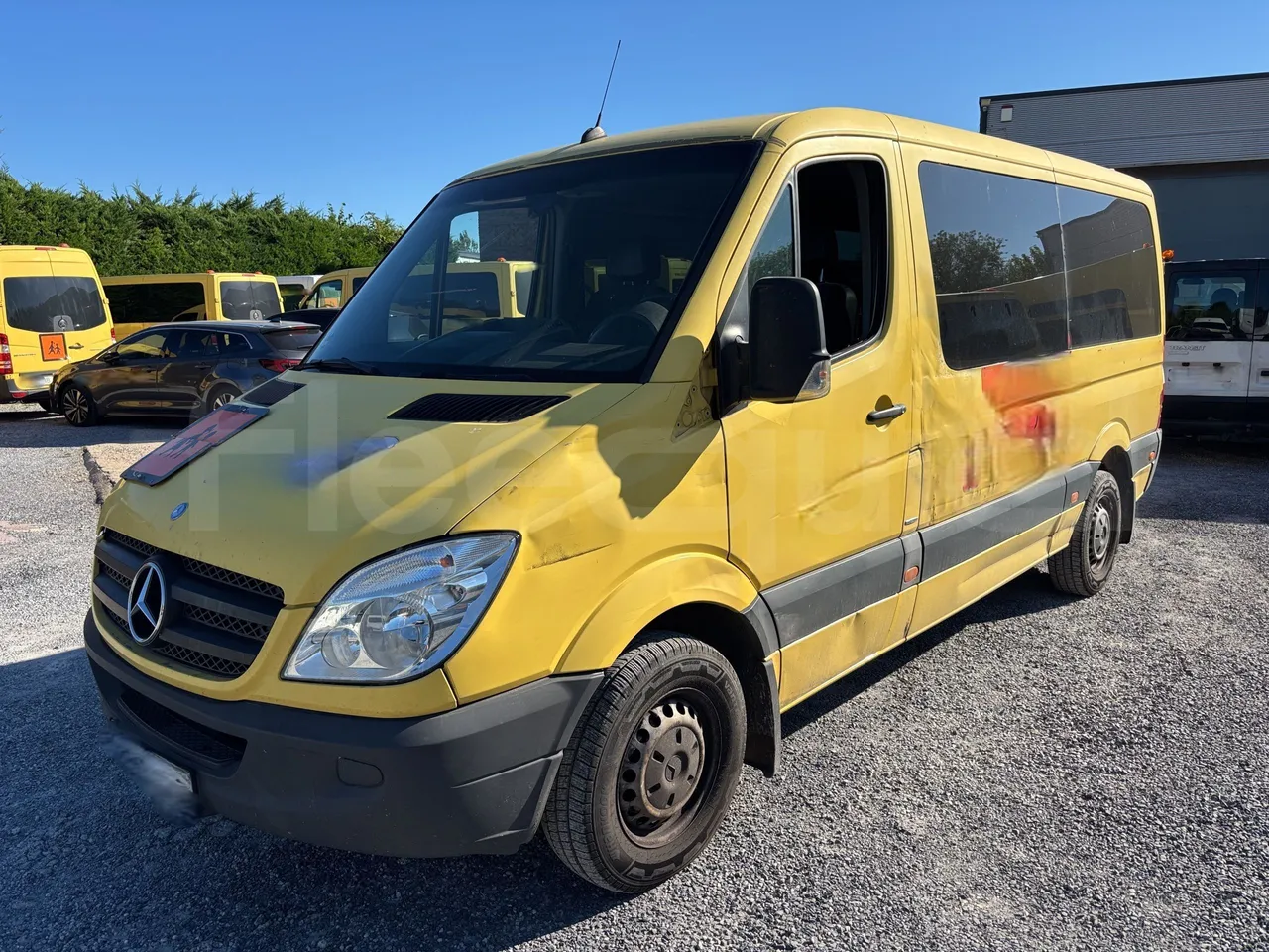 Mercedes-Benz Sprinter - 3/4 Front Right Side