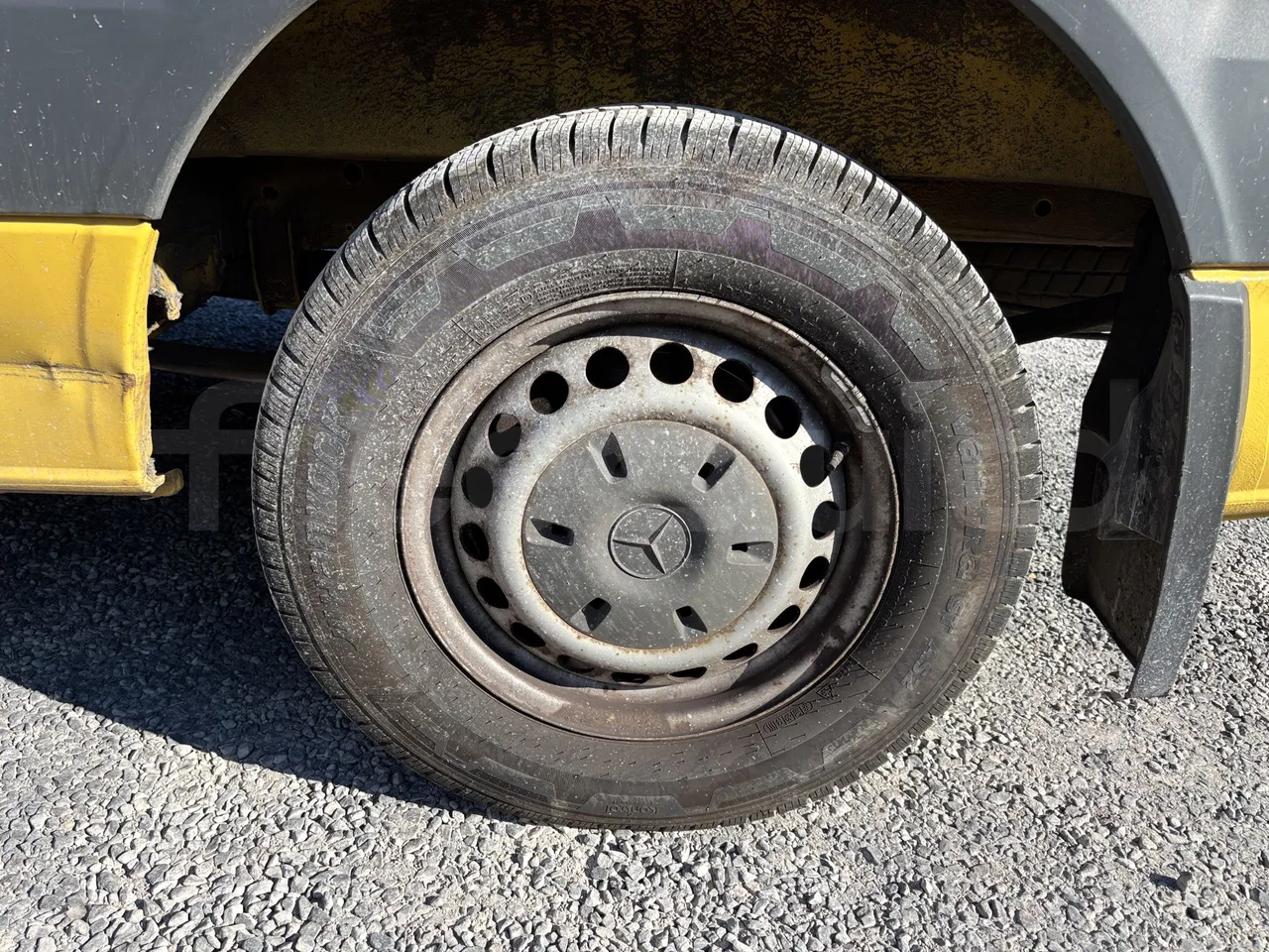Mercedes-Benz Sprinter - First Axle Left Side: Tyre Size