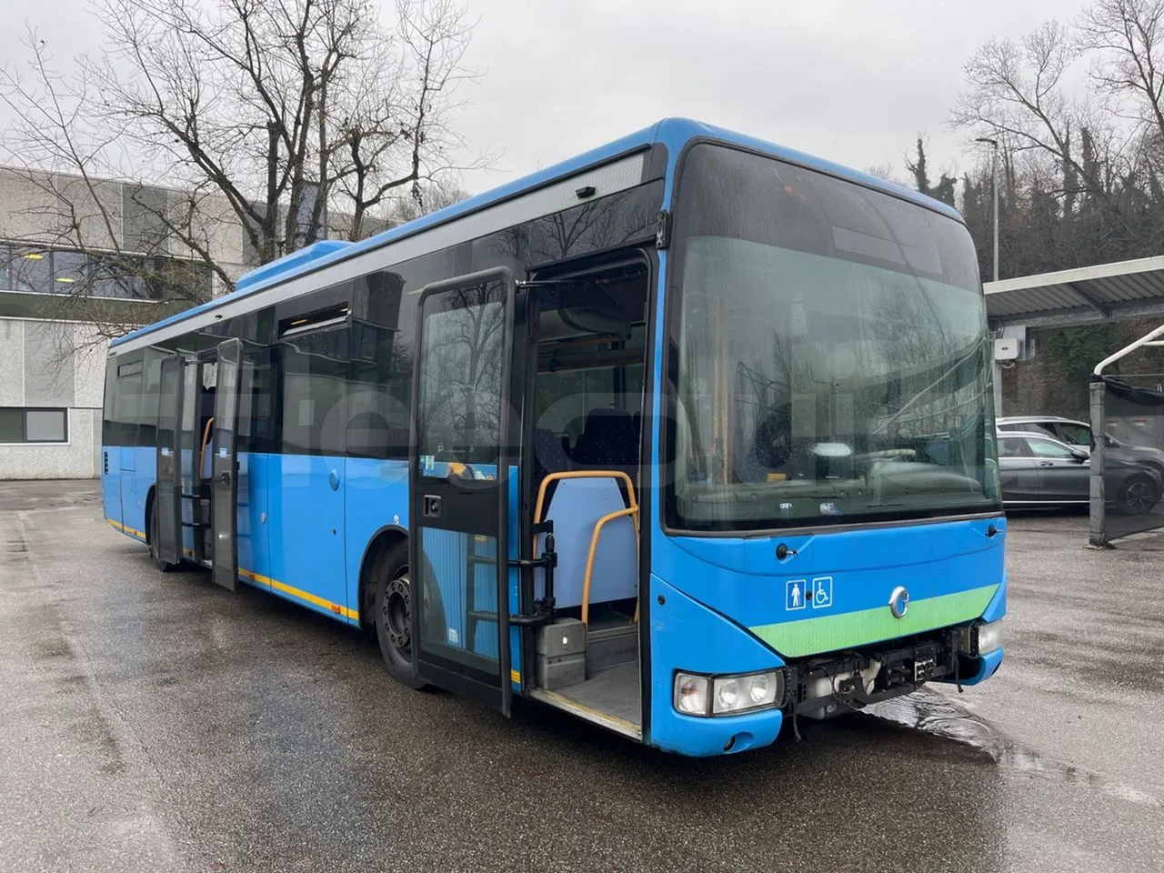 Iveco Crossway SFR162 - Euro 5 - 243 kW - 11.995 mt - 3/4 right front doors open