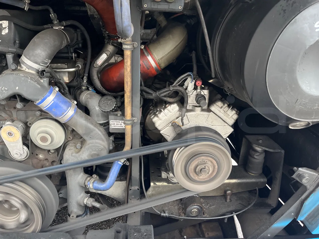 Iveco Crossway SFR162 - Euro 5 - 243 kW - 11.995 mt - air conditioning compressor