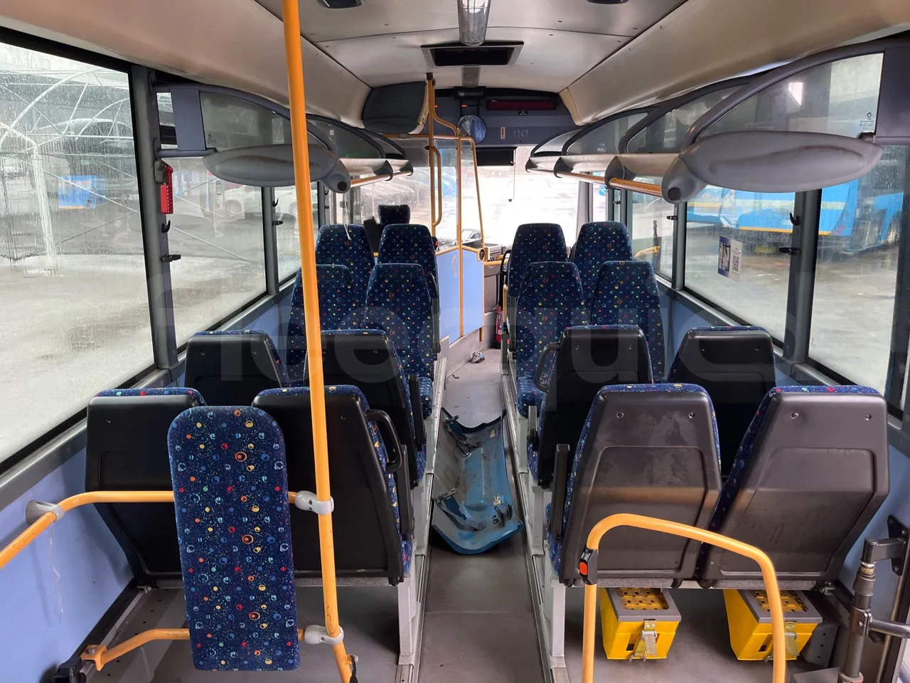 Iveco Crossway SFR162 - Euro 5 - 243 kW - 11.995 mt - forward view middle aisle