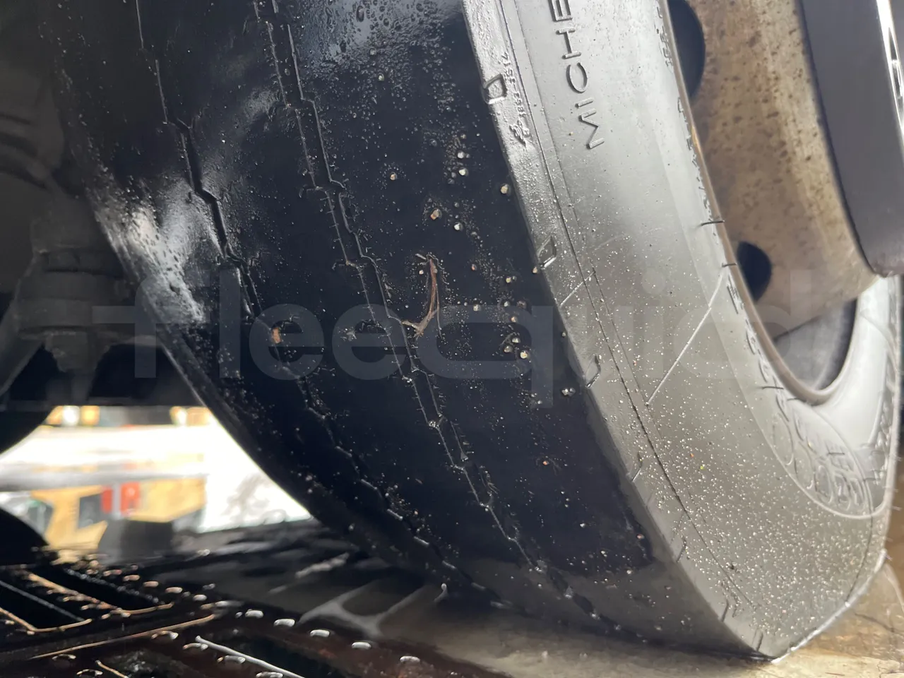 Iveco Crossway SFR162 - Euro 5 - 243 kW - 11.995 mt - tread condition second axle tires right