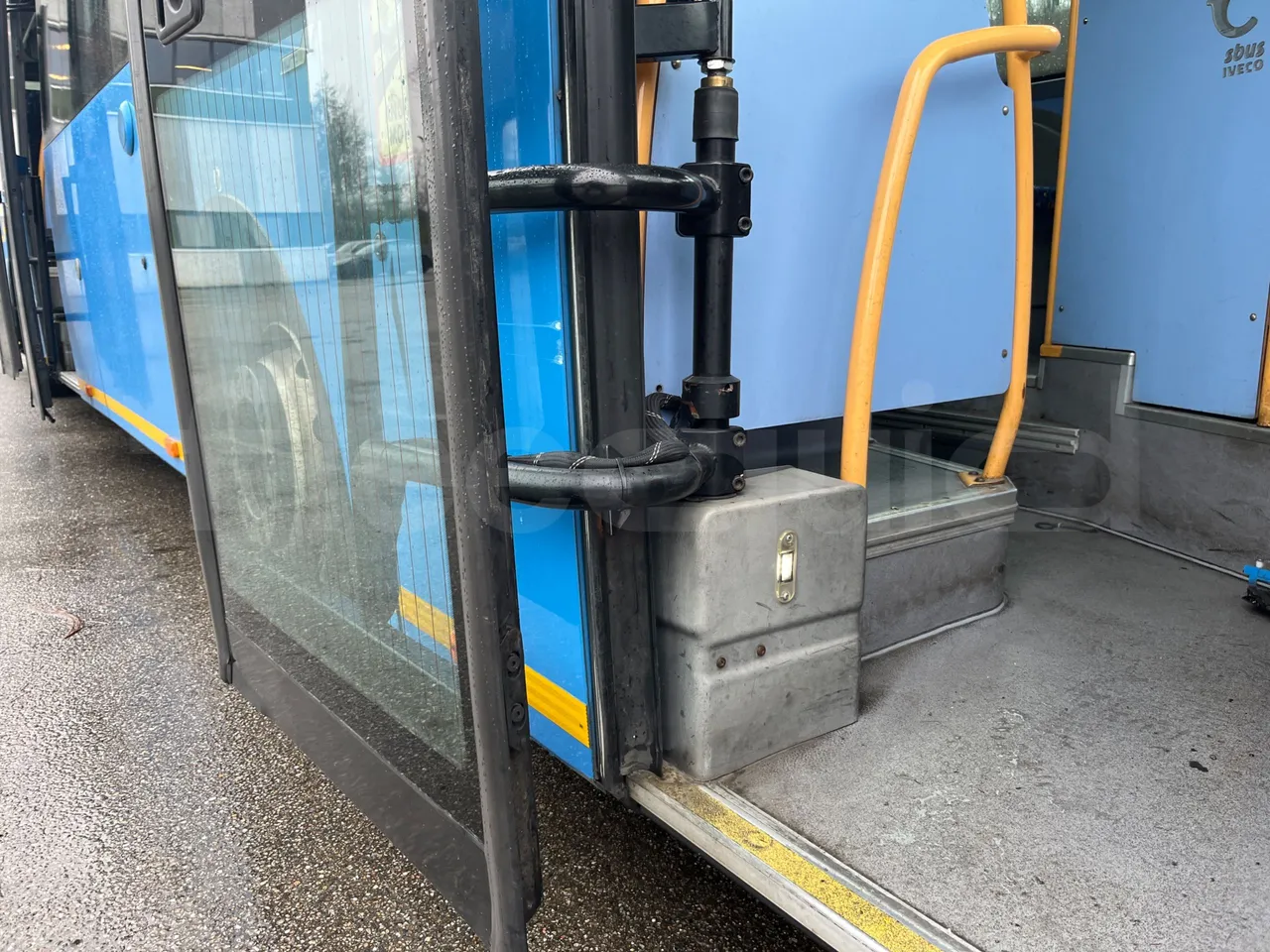 Iveco Crossway SFR162 - Euro 5 - 243 kW - 11.995 mt - hostess seat photo