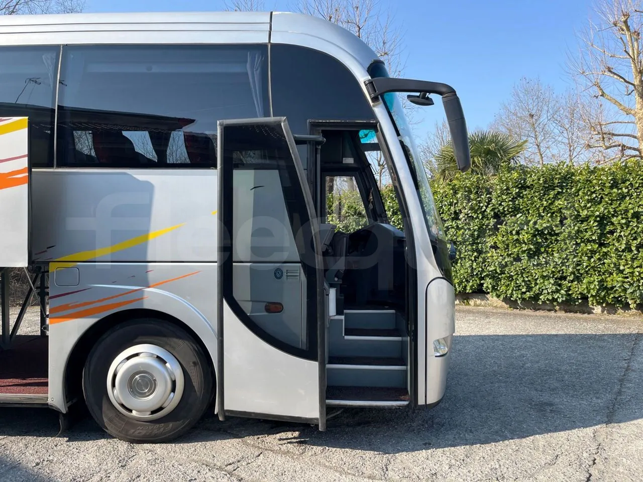 Volvo Barbi Genesis B12B - EUR3 - 309kW - 12.000m - front door 1 open