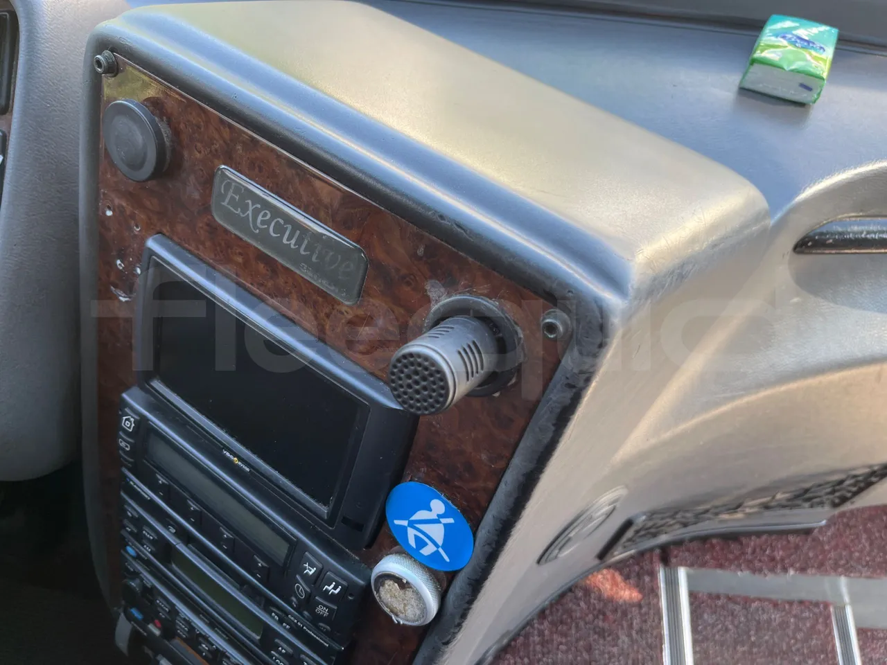 Volvo Barbi Genesis B12B - EUR3 - 309kW - 12.000m - hostes microphone accessories photo