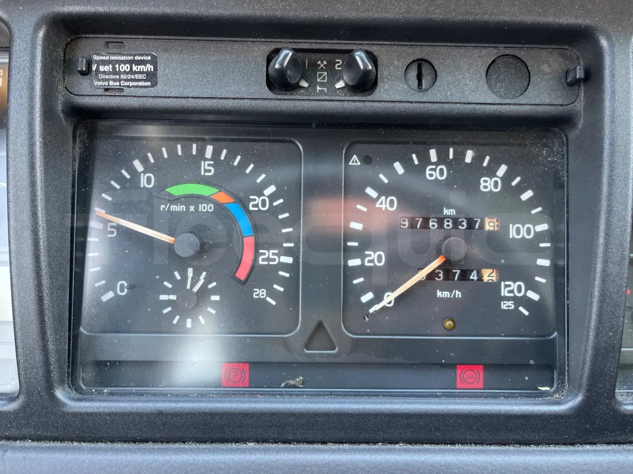 Volvo Barbi Genesis B12B - EUR3 - 309kW - 12.000m - dashboard lights on