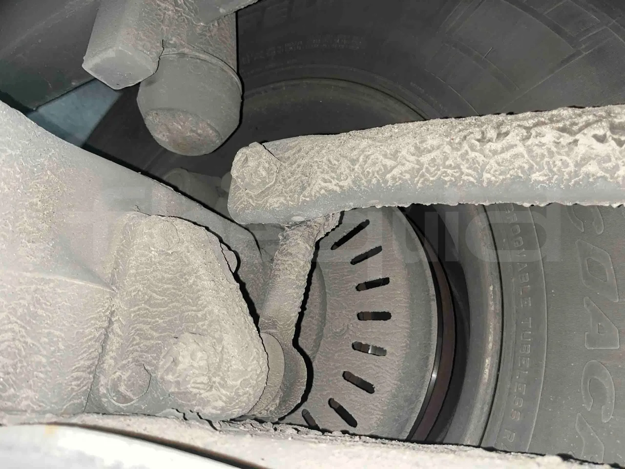 Volvo Barbi Genesis B12B - EUR3 - 309kW - 12.000m - axle 2 discs left