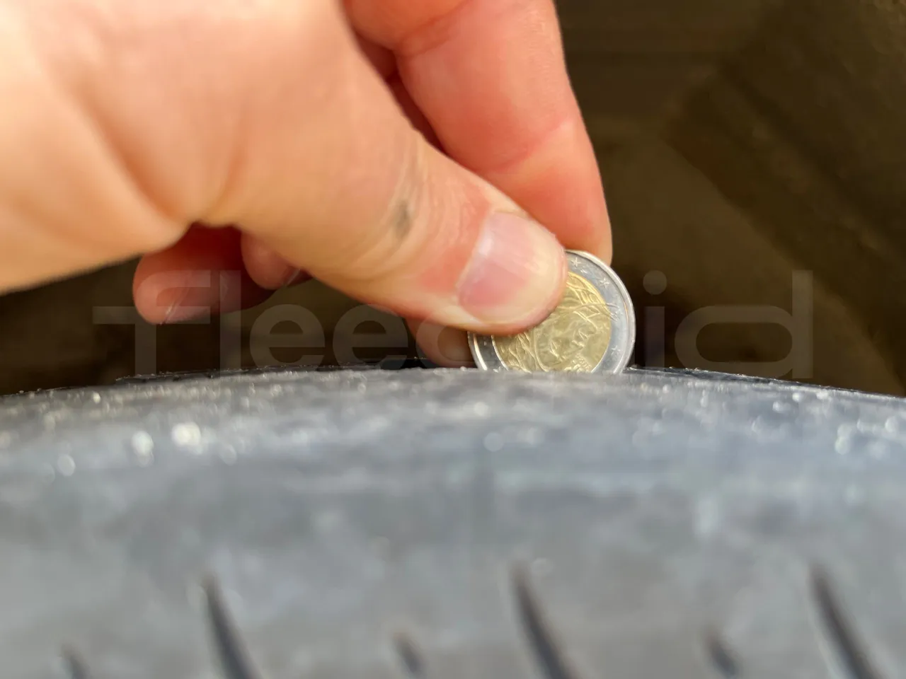 Volvo Barbi Genesis B12B - EUR3 - 309kW - 12.000m - tread condition front tires left